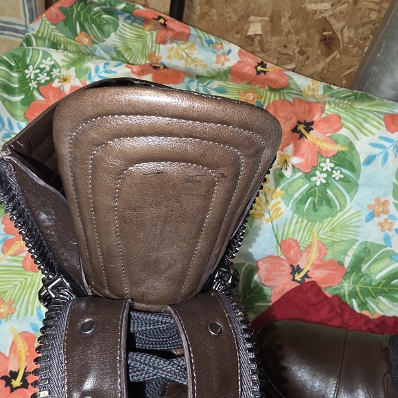 Christian Louboutin Women's Brown Leather Boots Size 42 11 - Picture 6 of 16